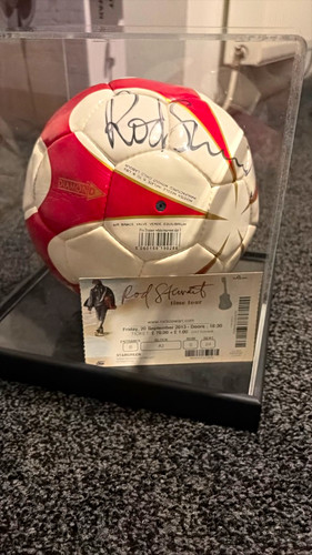 Rod stewart autographed - stewart,