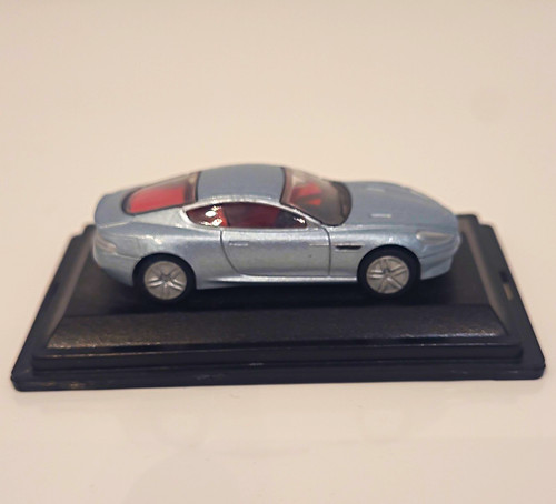 Aston martin db9 james - martin, bond