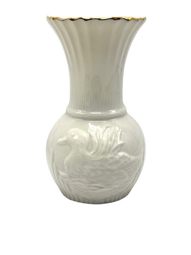 Belleek collectors society - collectors,