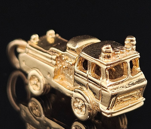 14k gold firetruck - gold,