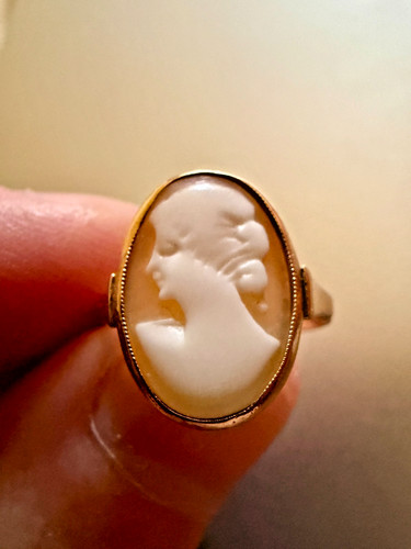 Vintage 1940s 9ct - , carved