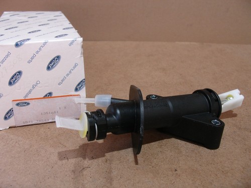 1351651 clutch master cylinder - 1351651,