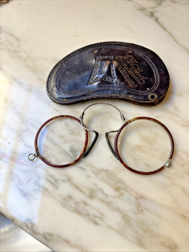 Old pair eyeglasses glasses - old, of