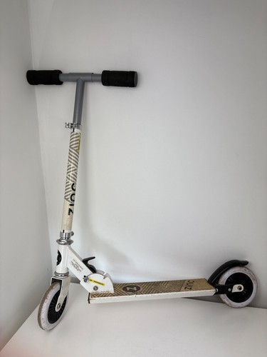 Zinc black white two - two, wheeled