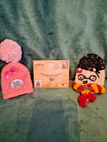 Hand knitted and inspired - hand, set
