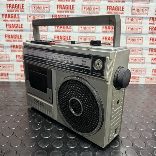 Sanyo transistor radio vintage - radio,