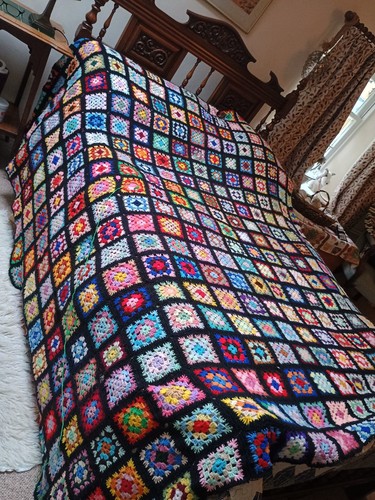 Enormous hand crochet granny - hand,