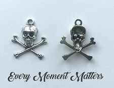 10 x Tibetan Silver SKULL AND CROSSBONES JOLLY ROGER PIRATES Charms Pendant