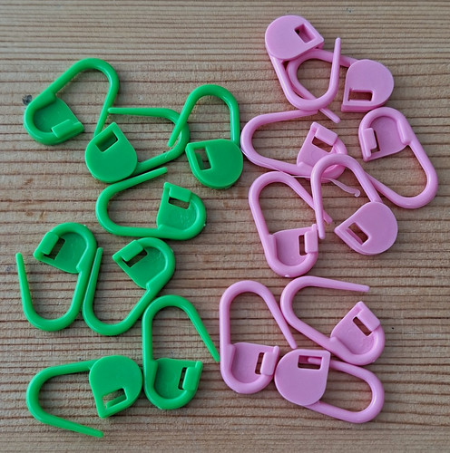 Locking stitch markers plastic - locking,