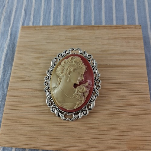 Portrait cameo brooch tan - portrait,