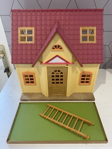 Sylvanian families red roof - families,