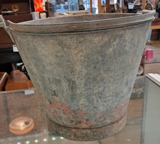 Vintage Medium-Sized Galvanised Steel Bucket with Handle