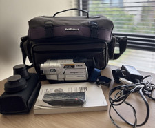 Sony HANDYCAM CCD-TRV208E Hi8 Tape Digital Video Camera With Accessories