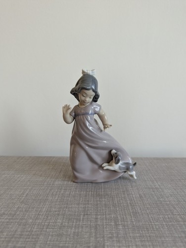 Nao lladro porcelain - by,