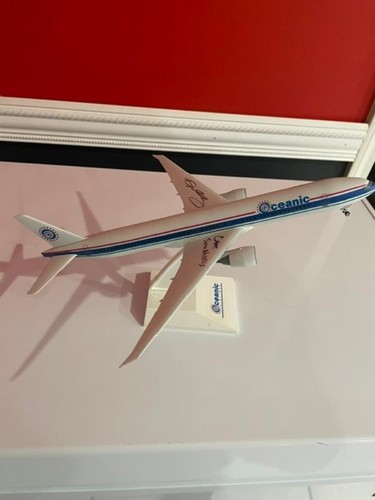 Oceanic 815 plane 777 200 - oceanic,