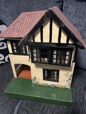 VINTAGE TRIANG DOLLS HOUSE IN