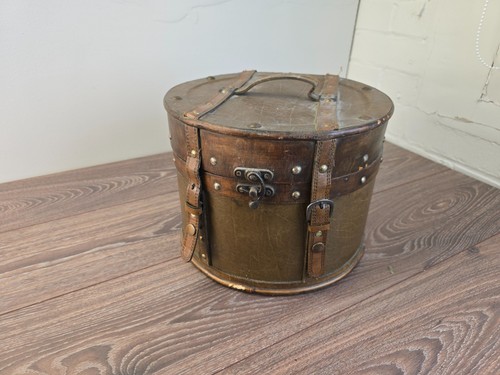 Vintage wooden hat - vintage, box