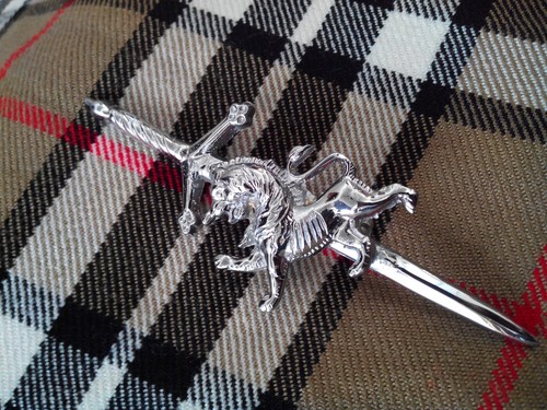 Scottish lion rampant sword - rampant,