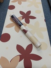 Red/Cream Flower Wallpaper