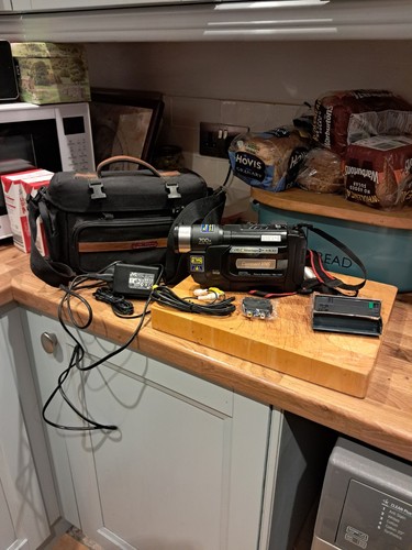 Jvc compact vhs camcorder - jvc,