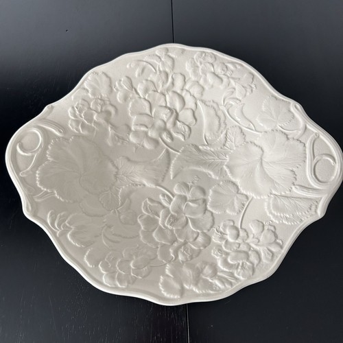Tunstall cream embossed - k,