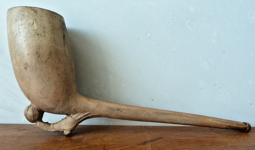 Large vintage clay pipe - large,