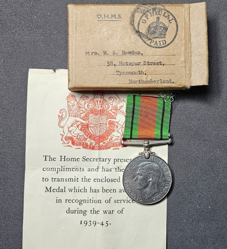 Ww2 defence medal box - ,