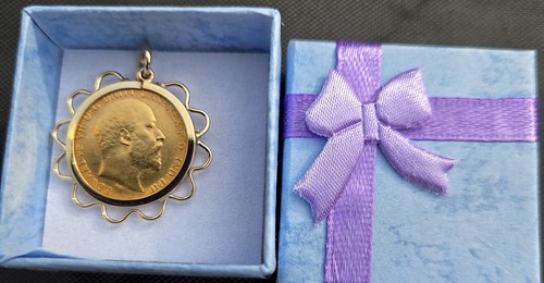 Solid 22ct gold - solid, 1909