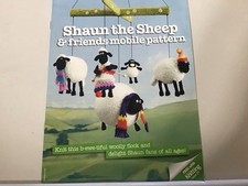 SHAUN THE SHEEP AND FRIENDS MOBILE KNITTING PATTERN ALAN DART