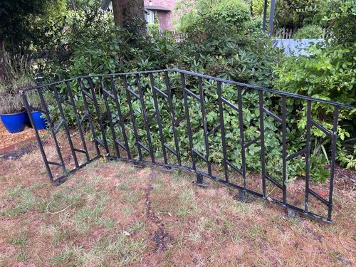 Black metal flat top garden - flat,