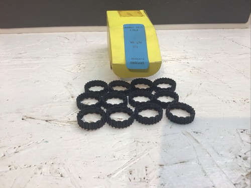 Dinky 030 rubber tracks x12 - dinky,