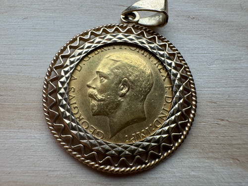 1913 gold half sovereign - half,