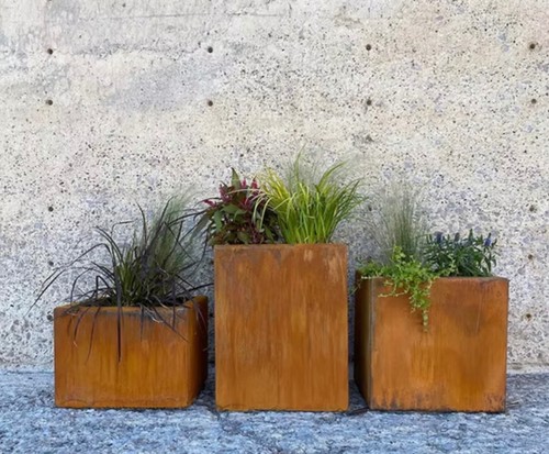 30x30x30cm rusted steel - rusted,