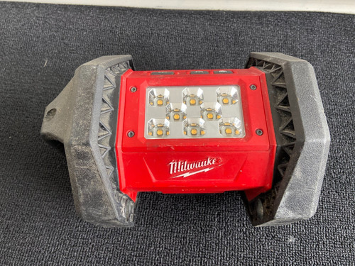 Milwaukee m18 led area - al,