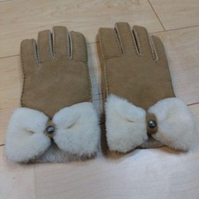 Ugg Beige Suede Gloves with