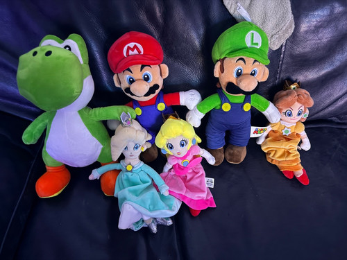 Super mario licenced plush - super,