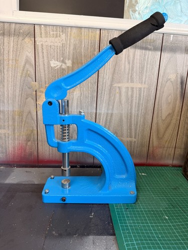 Banner eyelet machine - banner,