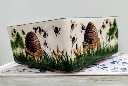 Griselda hill beehive trinket - griselda,