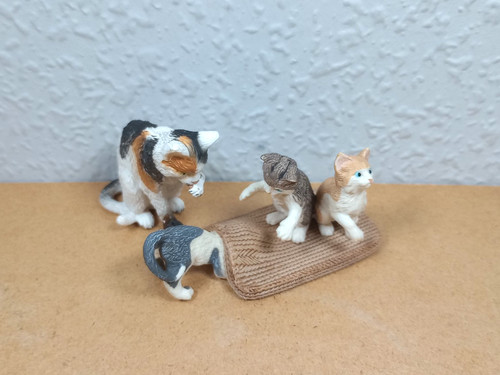 Schleich grooming cat - schleich,