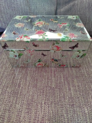 Mirrored jewellery box with - jewellery,