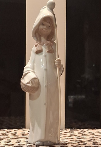 Lladro nativity shepherdess - lladro,