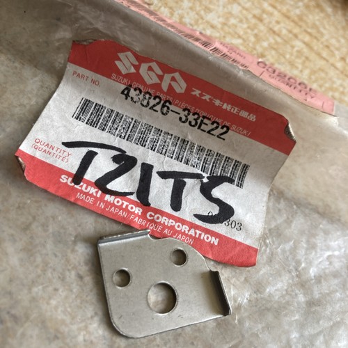 Suzuki 43826 33e22 footpeg - suzuki,