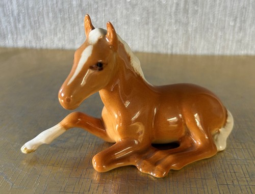 Beswick horse foal lying down - beswick,
