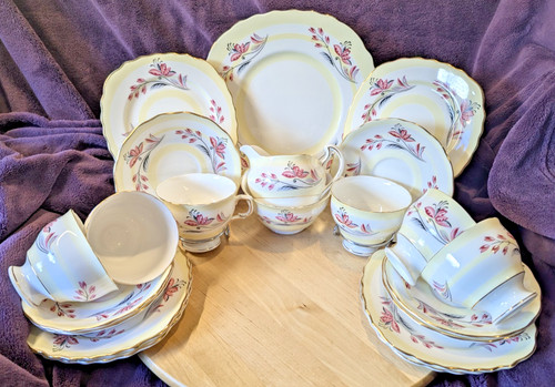 Pretty colclough 21pce tea - pretty,