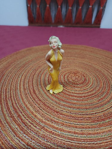 Vintage marilyn monroe cake - vintage,