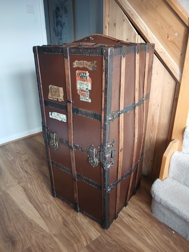 Fantastic rare travel wardrobe - travel,