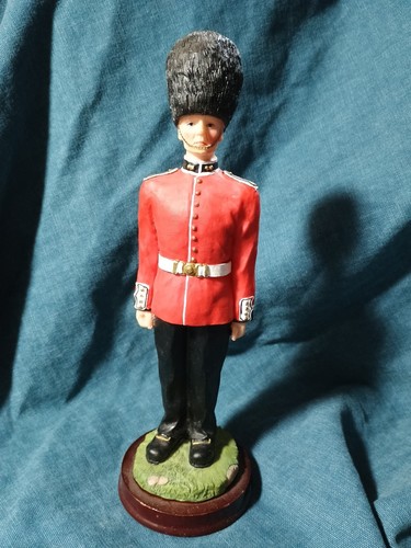 British gaurdsman statue - gaurdsman,,