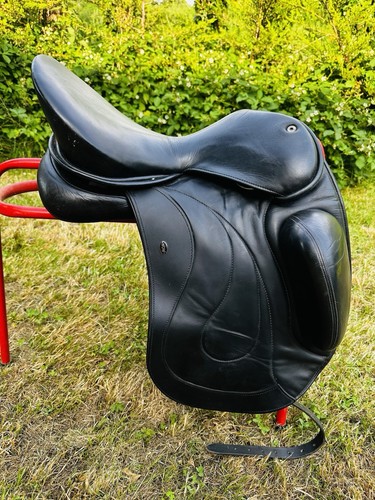 Wow dressage saddle size - dressage,