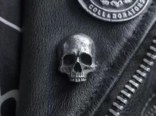 Skull biker rocker pin badge - biker,