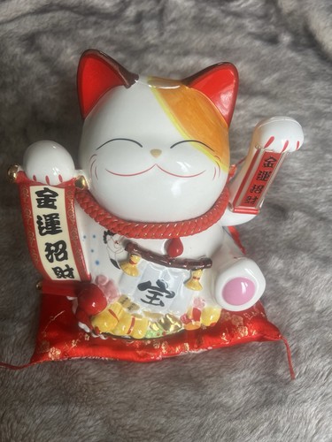 Inches lucky cat waving - inches,
